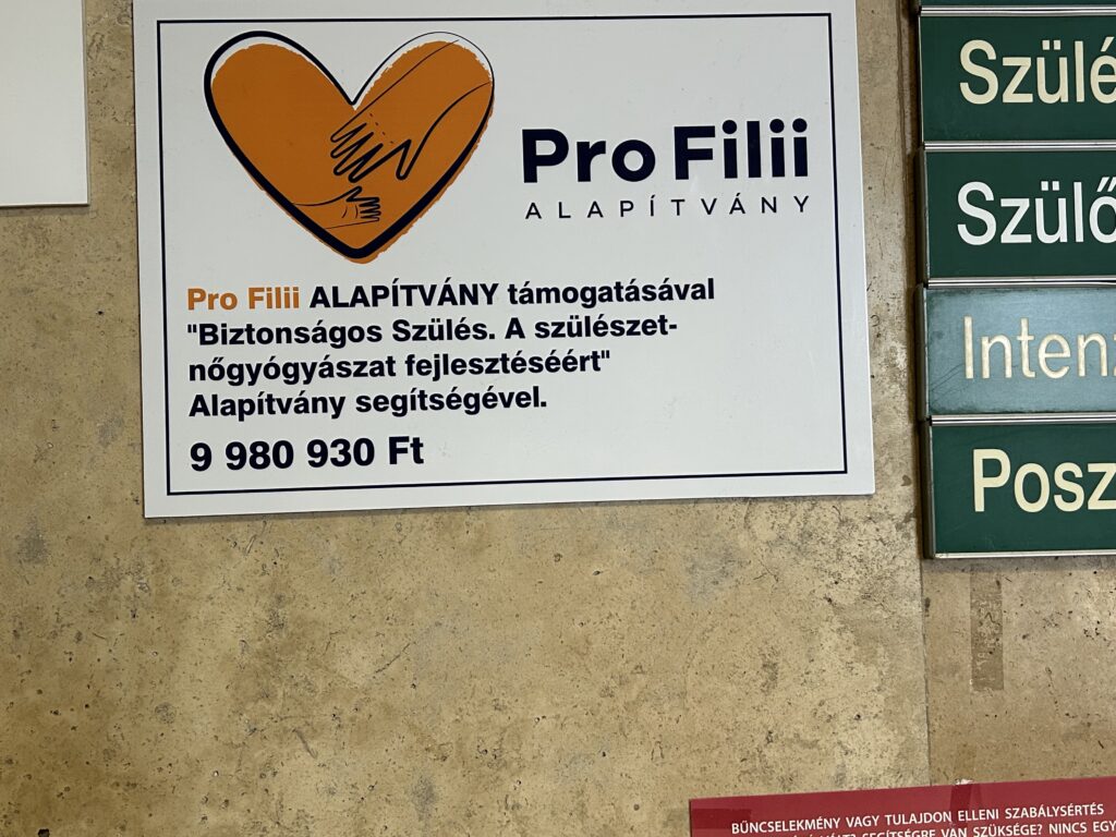 ADOMÁNYOK ÚTJA tábla